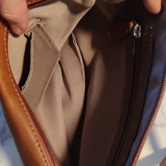 Elegant Brown Leather Shoulder Bag - Picture 3 of 4